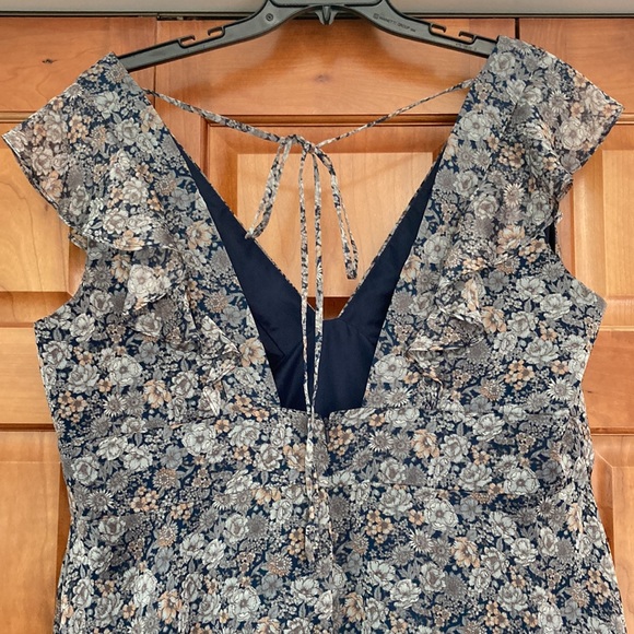 Beautiful floral David’s Bridal dress. Size 22 - Picture 5 of 9